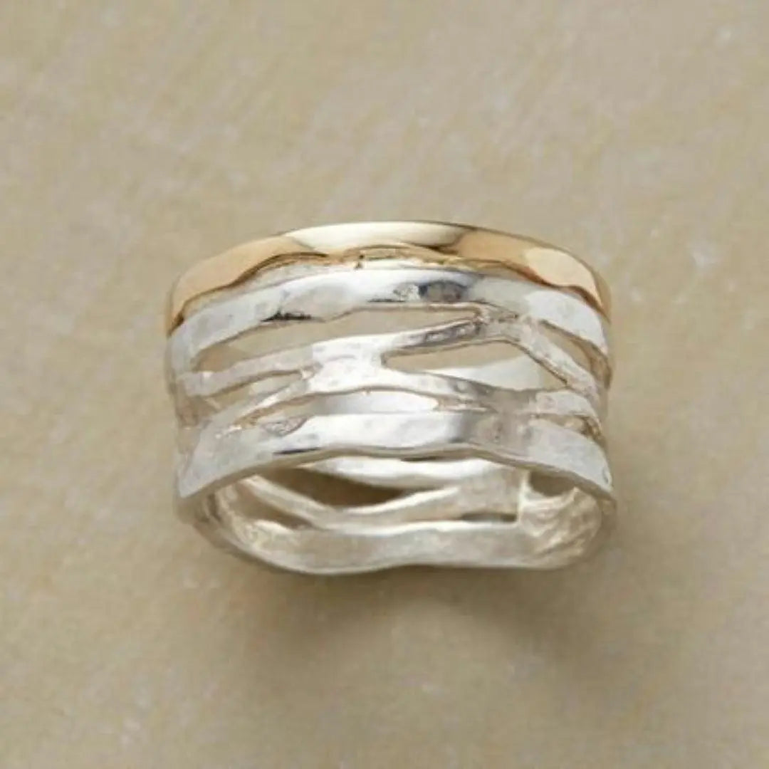 Anillo perforado vintage en oro y plata