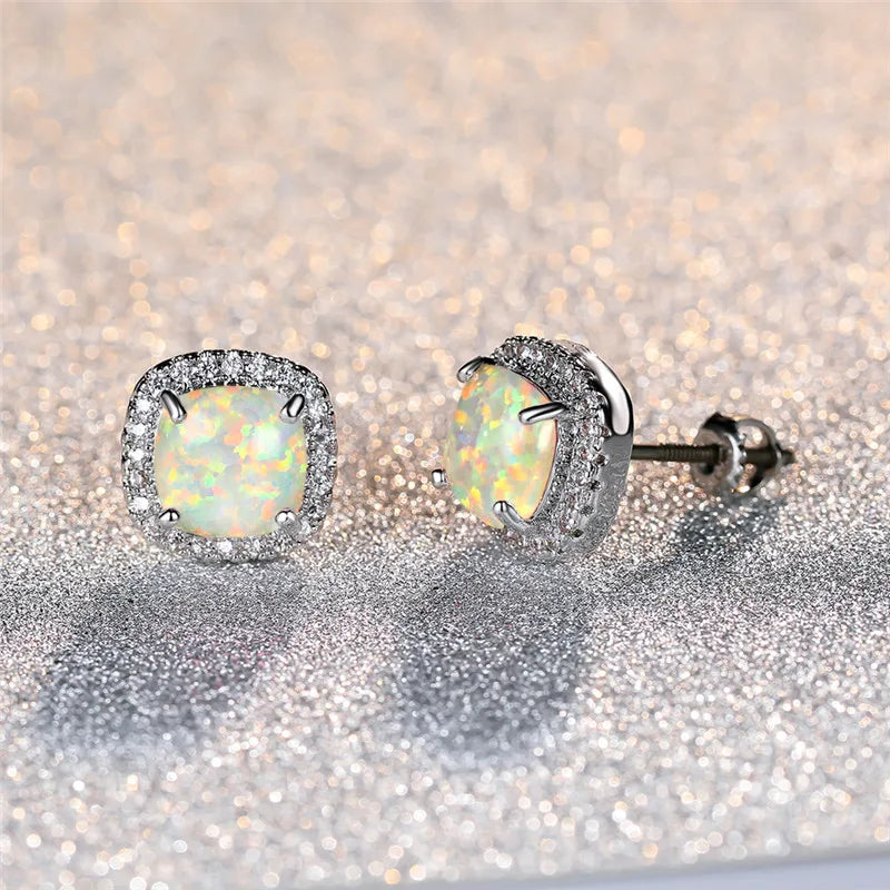 Pendientes elegantes de plata con ópalo de fuego blanco redondo