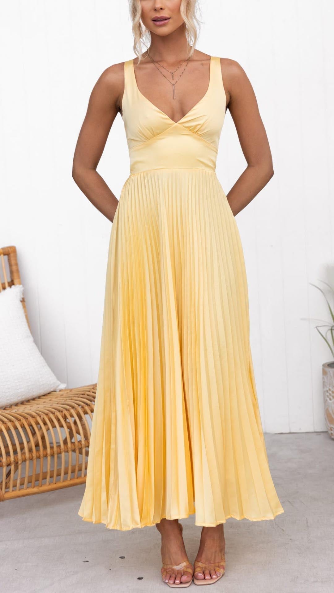 Maria - Maxi Vestido Amarillo Plisado Con Escote En V