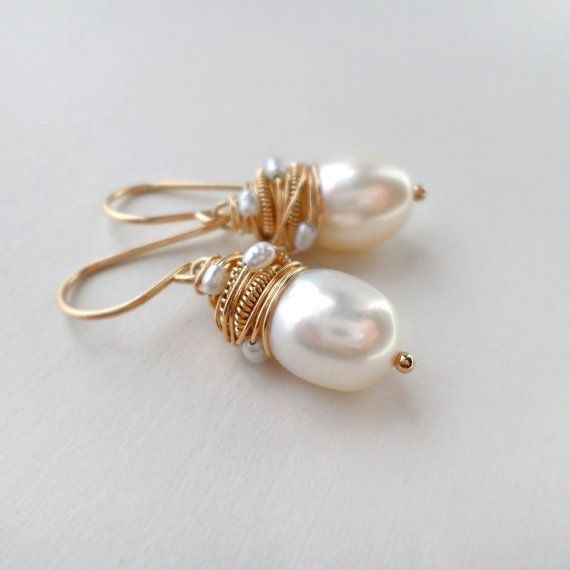 Pendientes vintage con perlas e hilos dorados