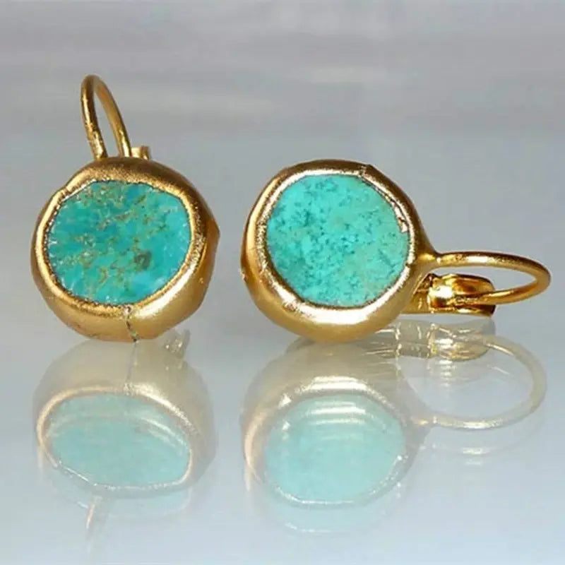 Elegantes pendientes dorados con piedra turquesa