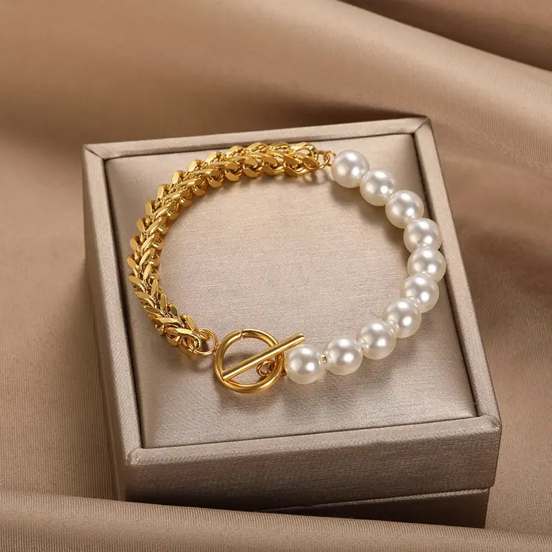 Pulsera elegante de oro y perlas