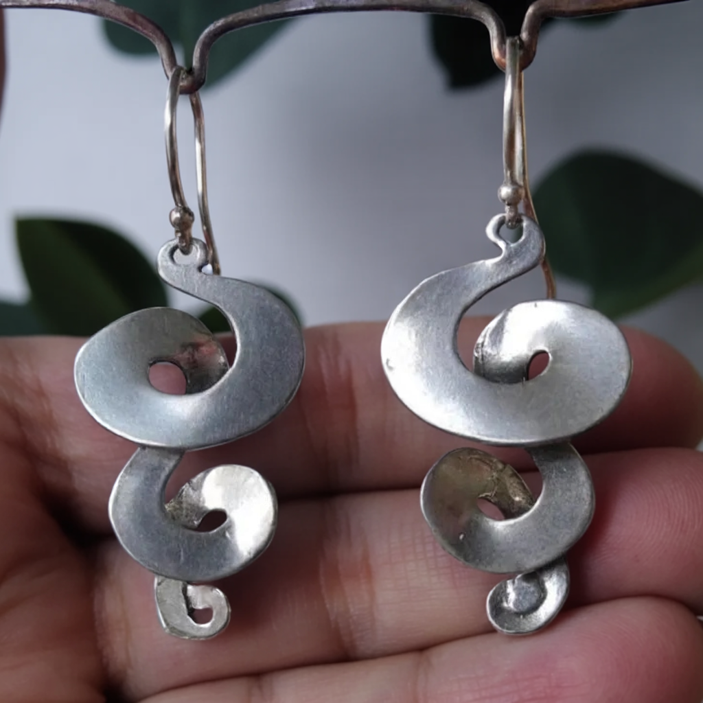 Pendientes vintage de plata en espiral