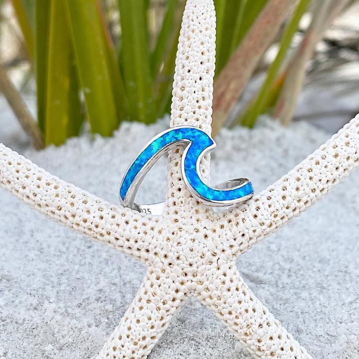 Anillo ondulado de plata con ópalo azul