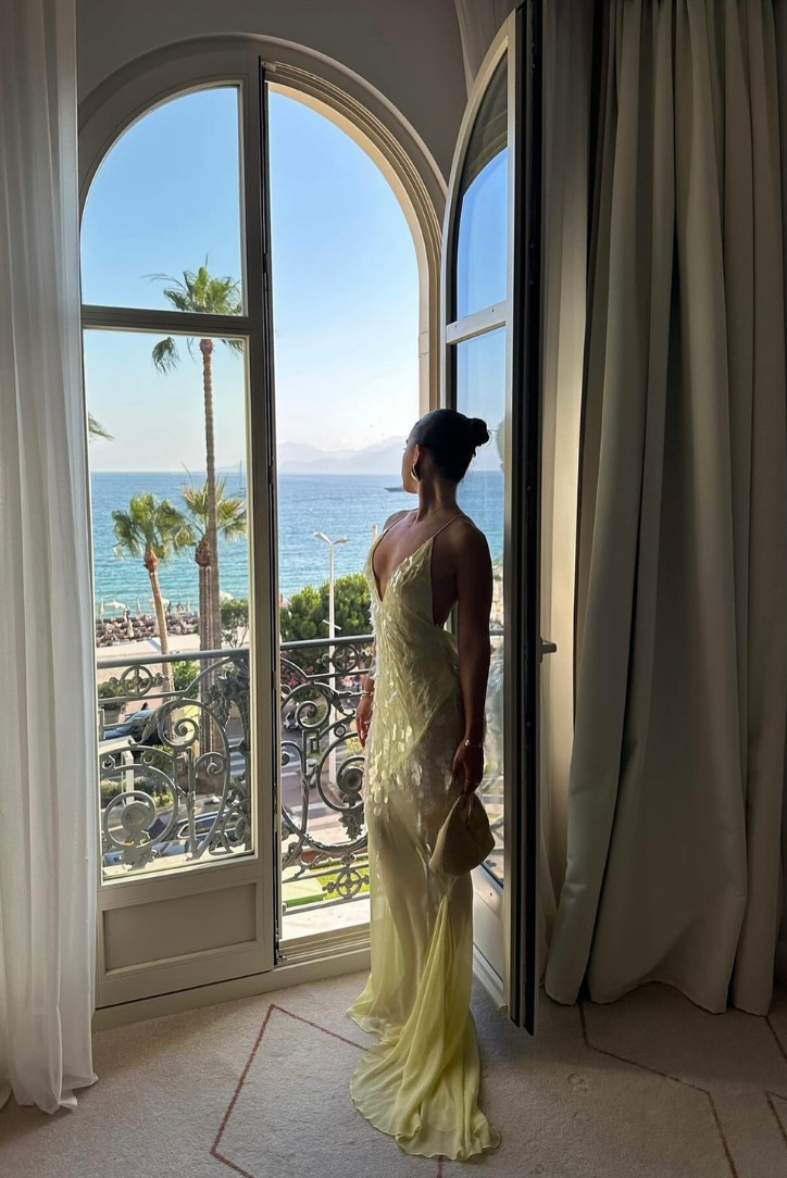 Tahlia – Sleeveless V-Neck Maxi Dress