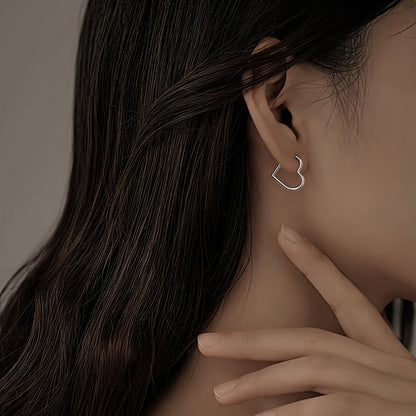 Pendientes dorados de acero inoxidable con forma de corazón