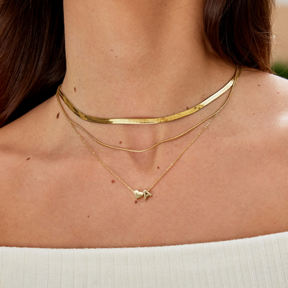 Collar de inicial atemporal con colgante de corazón