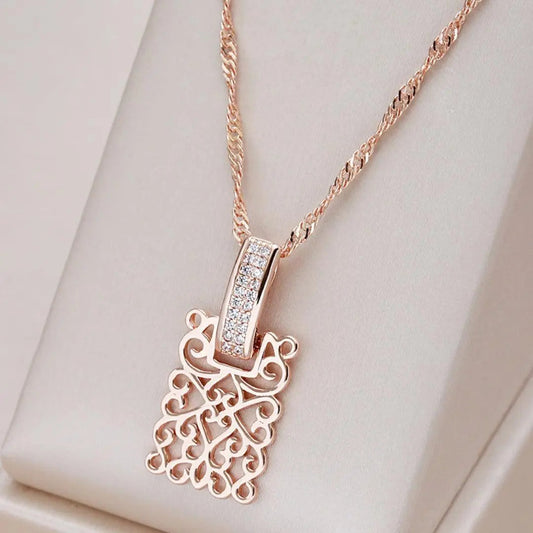 Elegante collar dorado con mandala