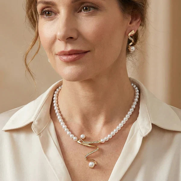 Set de collar y pendientes con perlas naturales