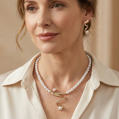 Set de collar y pendientes con perlas naturales