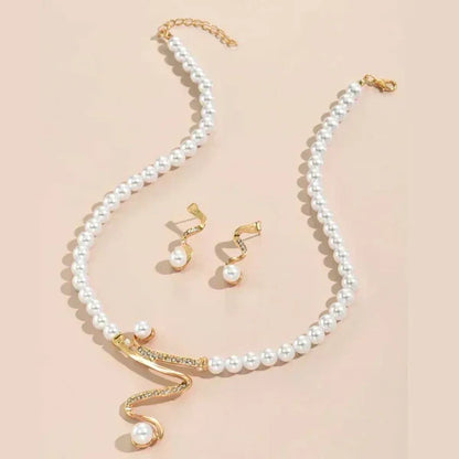 Set de collar y pendientes con perlas naturales