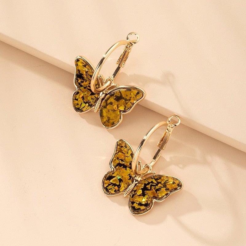 Aros de oro con mariposas multicolores