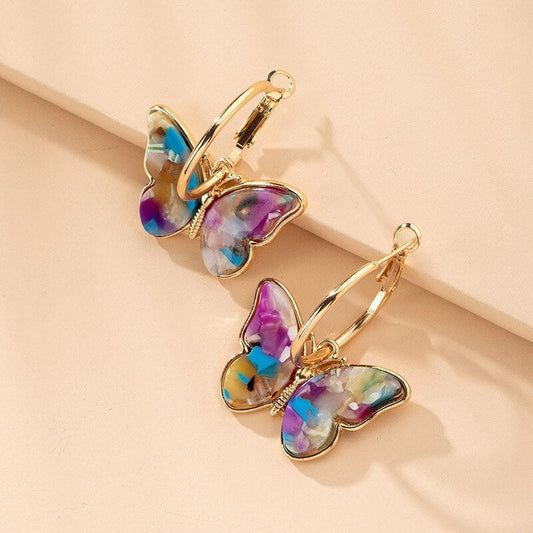 Aros de oro con mariposas multicolores