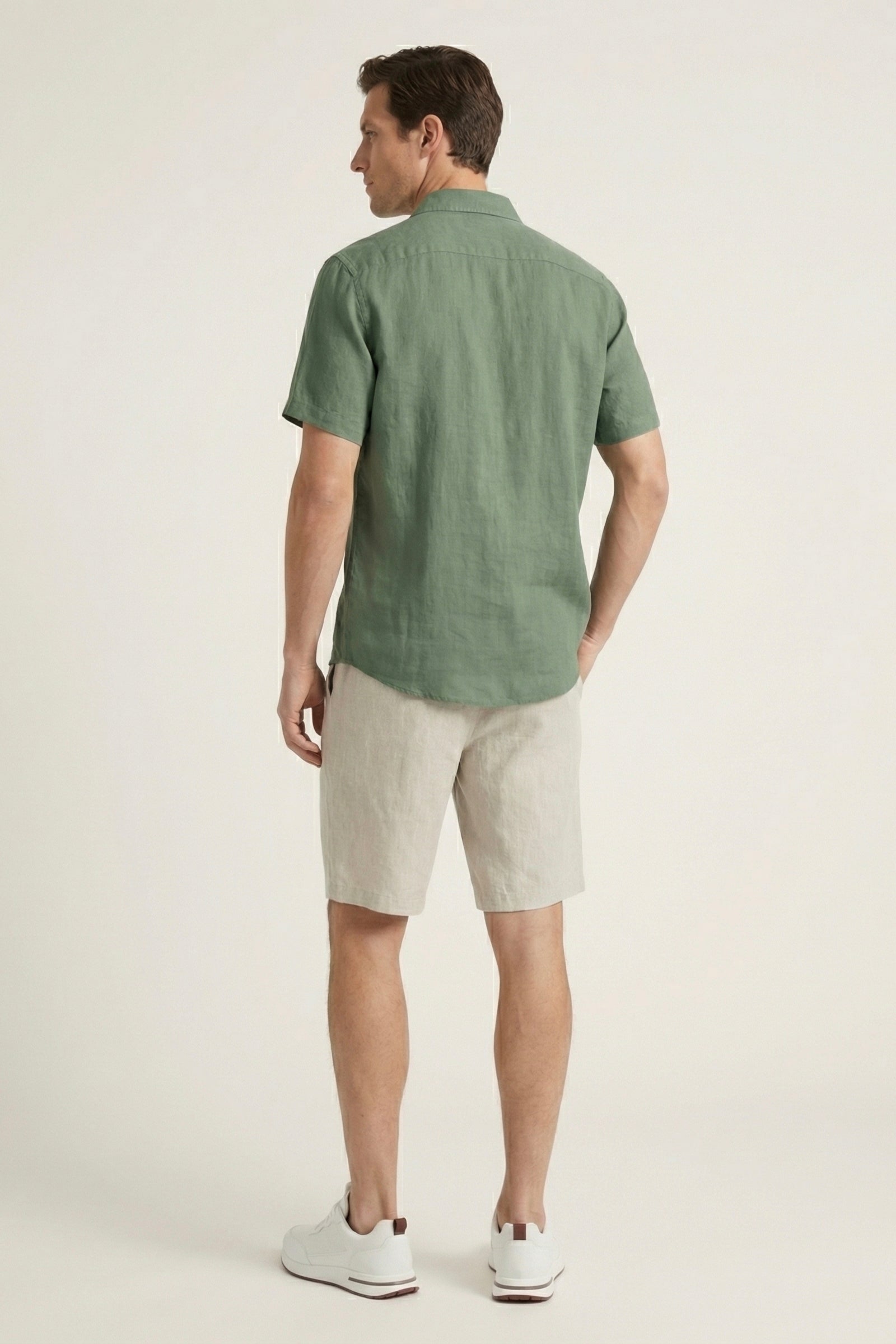 Verona de Luna Bellucci, camisa de lino y pantalón corto para hombre en verde/beige