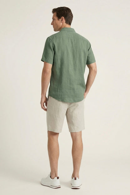 Verona de Luna Bellucci, camisa de lino y pantalón corto para hombre en verde/beige