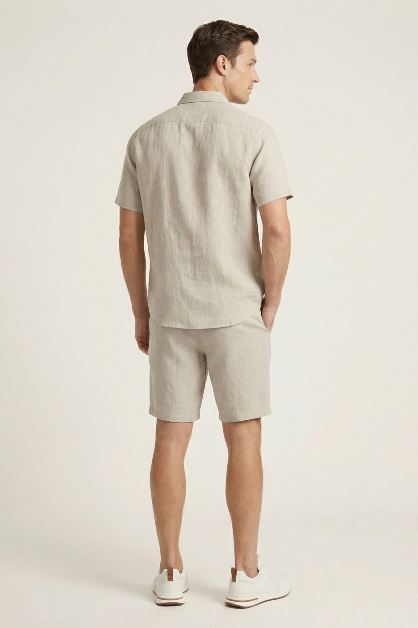 Verona de Luna Bellucci, camisa de lino y pantalón corto para hombre en beige