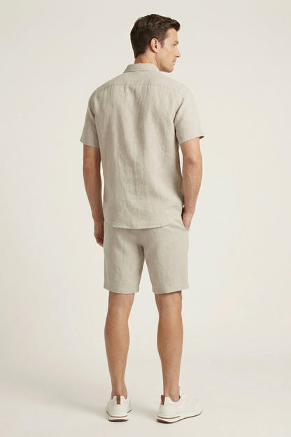 Verona de Luna Bellucci, camisa de lino y pantalón corto para hombre en beige
