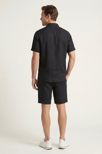 Verona de Luna Bellucci, camisa de lino y pantalón corto para hombre en negro