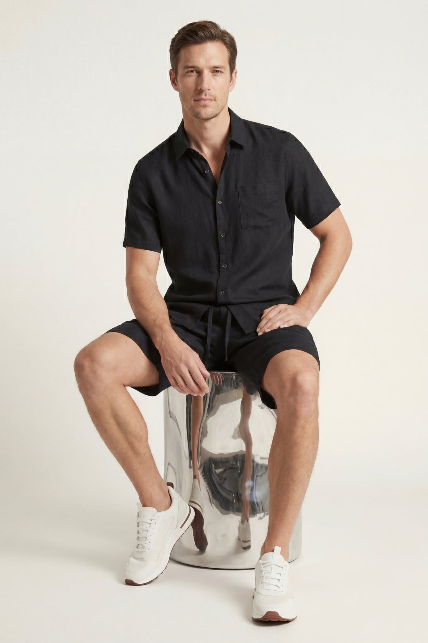 Verona de Luna Bellucci, camisa de lino y pantalón corto para hombre en negro