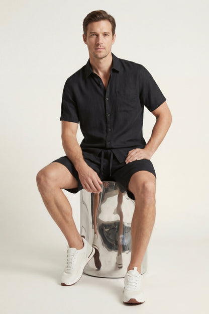 Verona de Luna Bellucci, camisa de lino y pantalón corto para hombre en negro