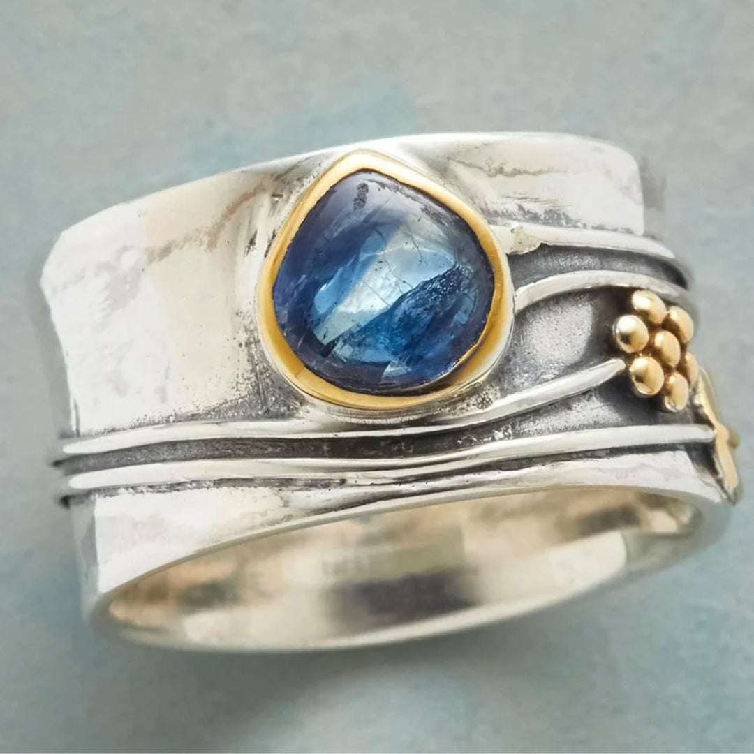 Anillo vintage de plata con cristal azul
