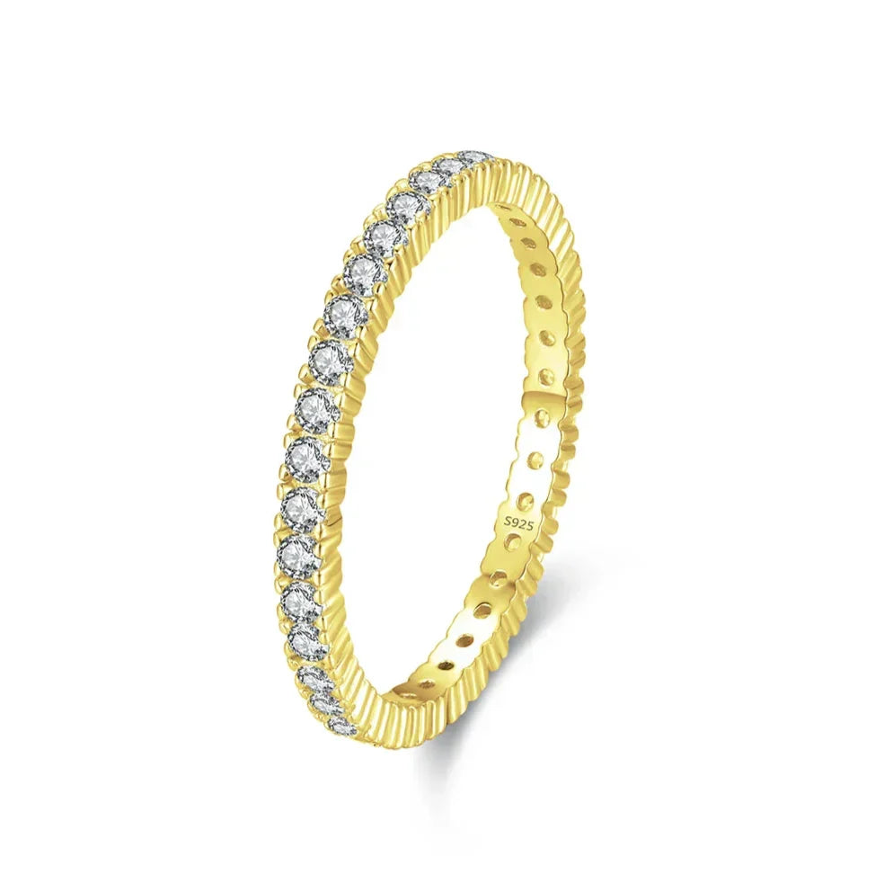 Anillo eternity minimalista iluminado