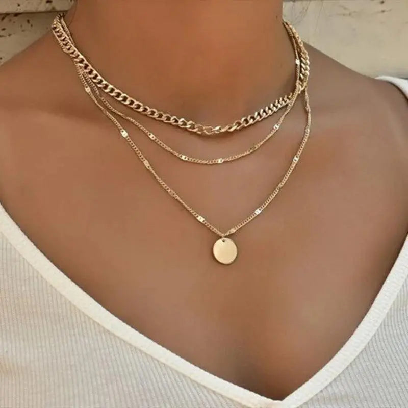 Gargantilla elegante de oro y plata