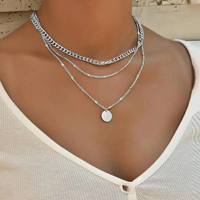 Gargantilla elegante de oro y plata