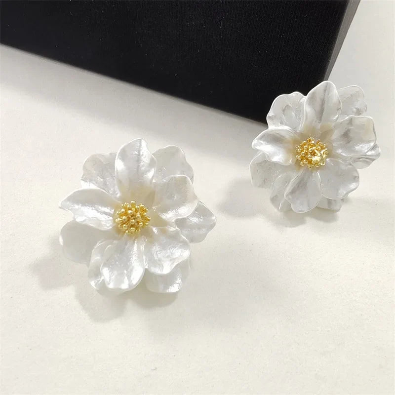 Pendientes chic de botón de acrílico blanco