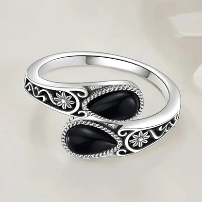 Anillo elegante con flor de piedra de luna