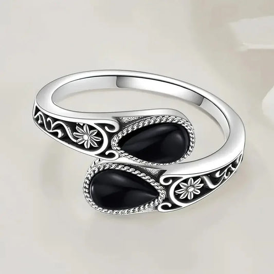 Anillo elegante con flor de piedra de luna
