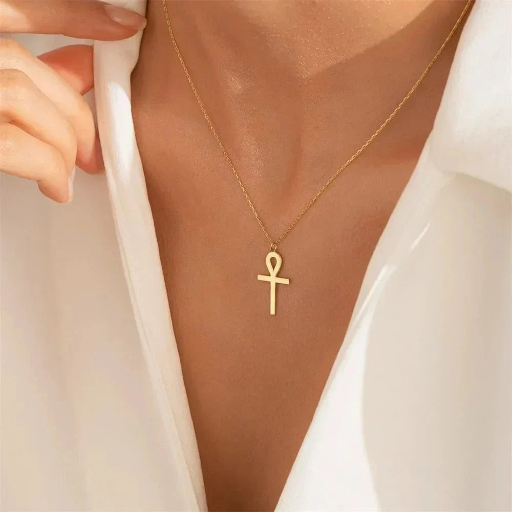 Collar con colgante ankh dorado