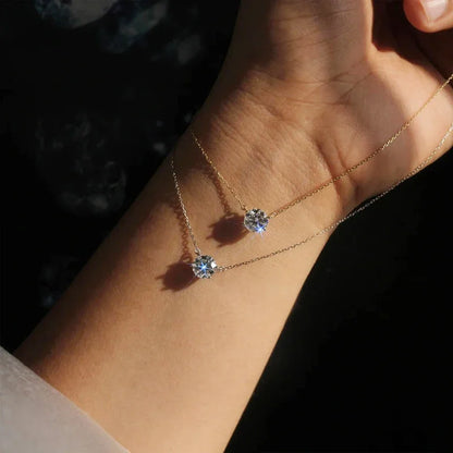 Elegante colgante solitario con cristal