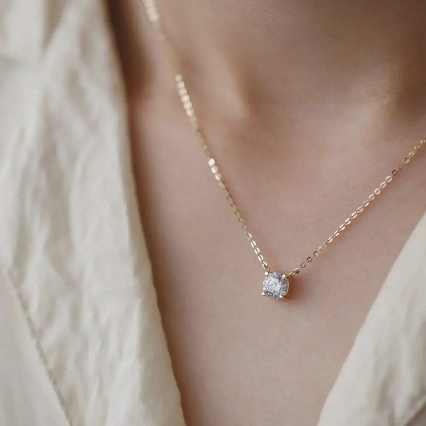 Collar bañado en oro con circonitas