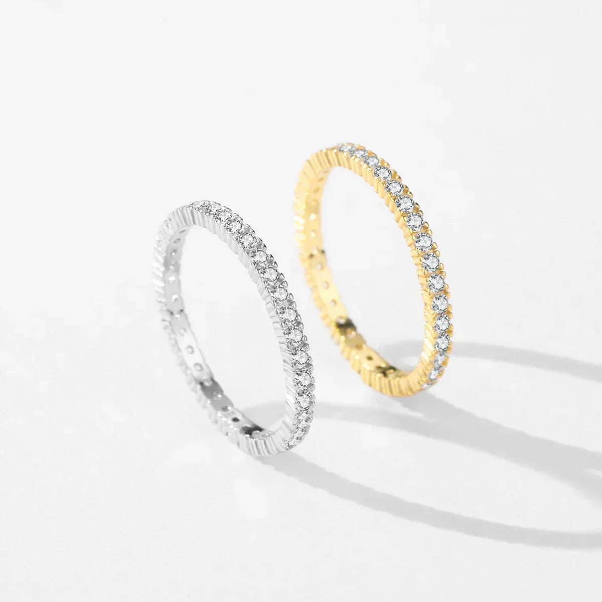 Anillo eternity minimalista iluminado