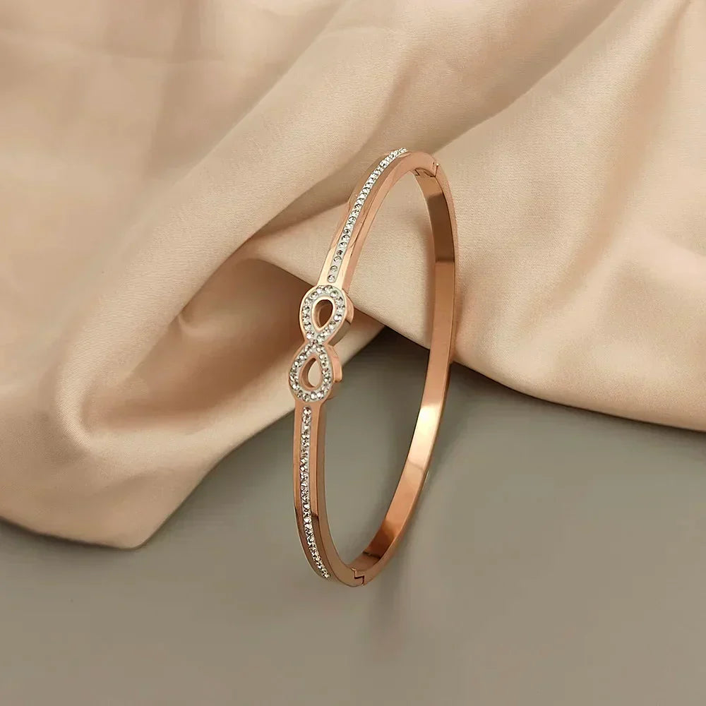 Pulsera rígida Infinity con cristales exclusivos