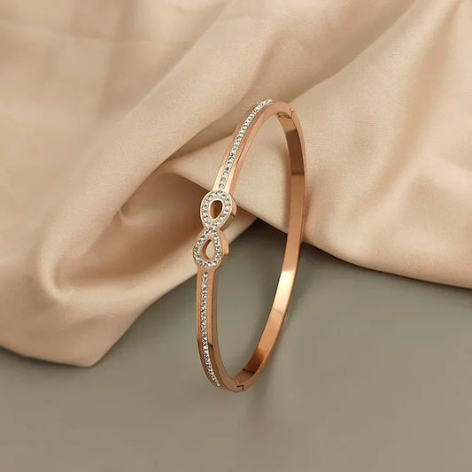 Pulsera rígida Infinity con cristales exclusivos