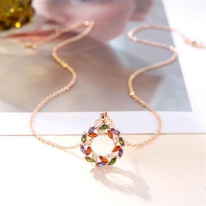 Collar con colgante de arcoíris brillante