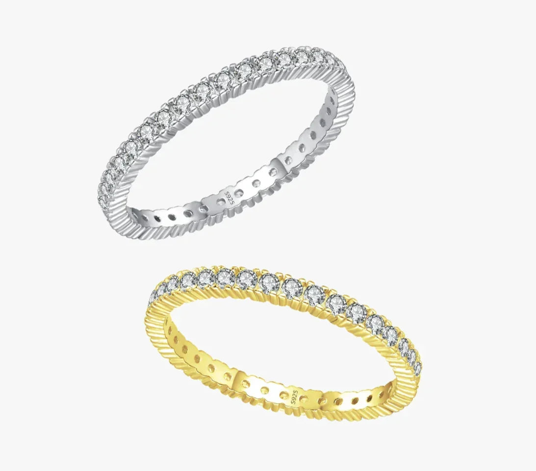 Anillo eternity minimalista iluminado