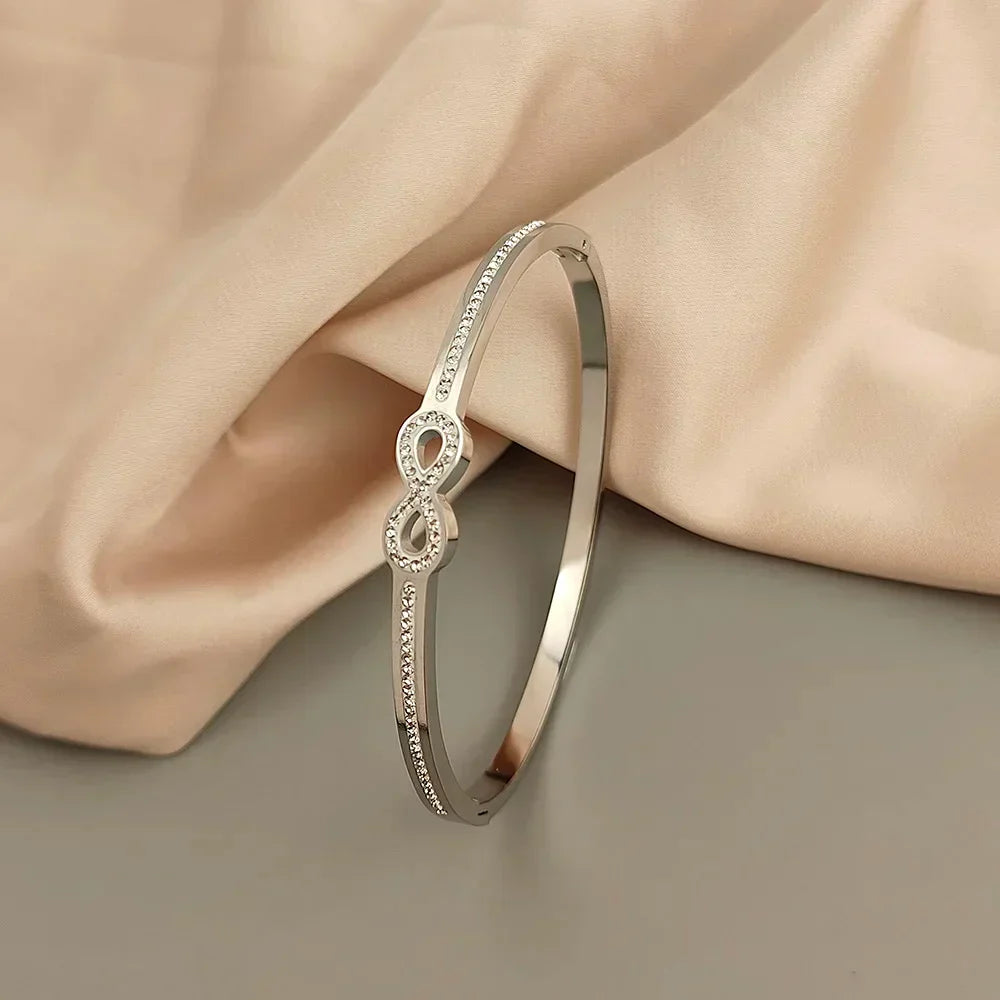 Pulsera rígida Infinity con cristales exclusivos