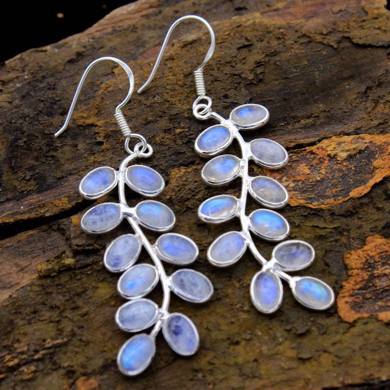 Pendientes sofisticados con piedra de luna