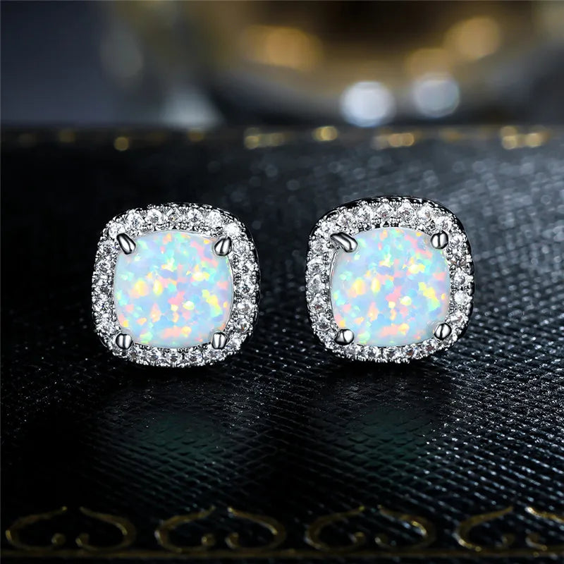 Pendientes elegantes de plata con ópalo de fuego blanco redondo