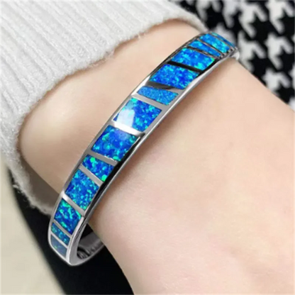 Pulsera ajustable de ópalo de fuego azul en plata