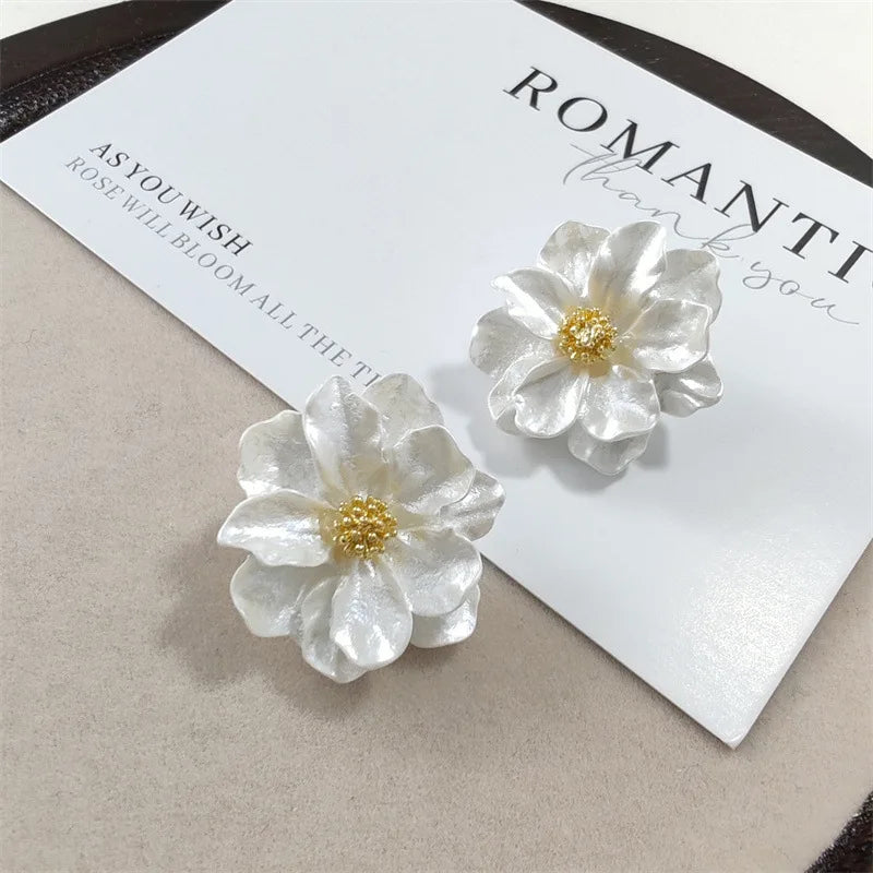 Pendientes chic de botón de acrílico blanco