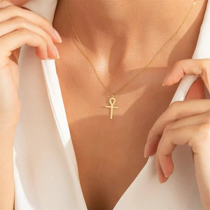 Collar con colgante ankh dorado
