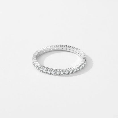 Anillo eternity minimalista iluminado
