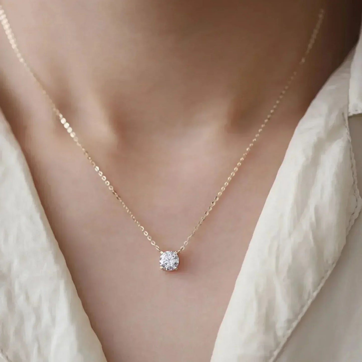 Collar bañado en oro con circonitas