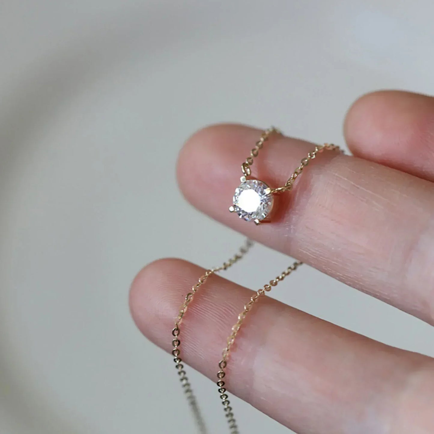 Collar bañado en oro con circonitas