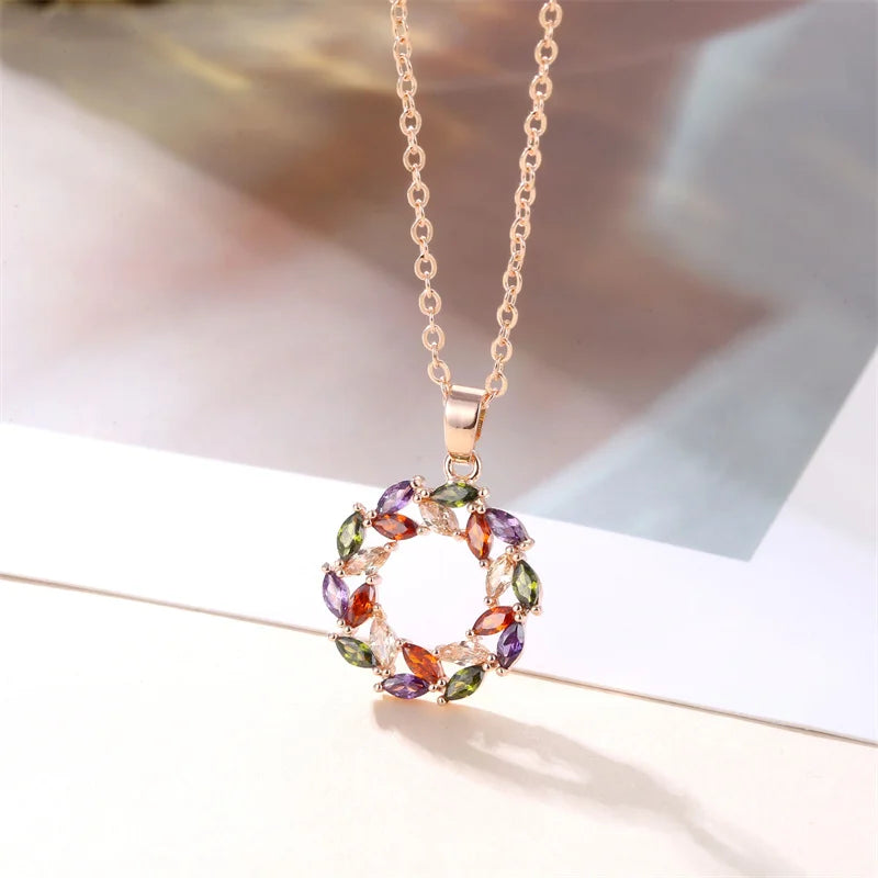 Collar con colgante de arcoíris brillante