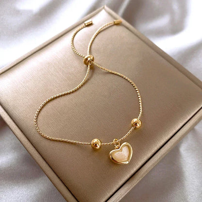 Pulsera en forma de corazón de ópalo melocotón bañada en oro
